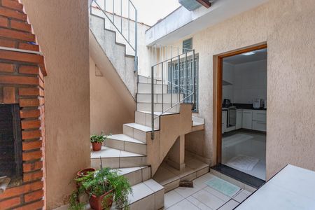 Casa à venda com 300m², 3 quartos e sem vaga Casa à venda com 300m², 3 quartos e sem vagaEscada para terraço