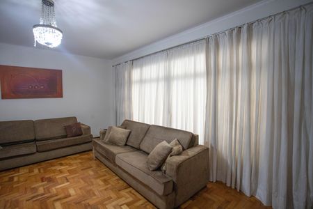 Casa à venda com 300m², 3 quartos e sem vaga Casa à venda com 300m², 3 quartos e sem vagaSala