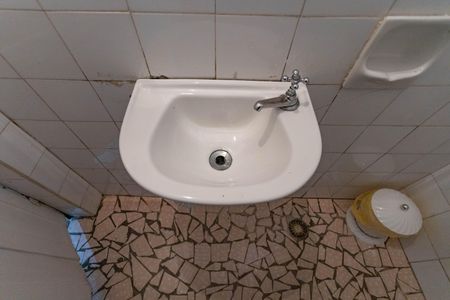 Casa à venda com 300m², 3 quartos e sem vaga Casa à venda com 300m², 3 quartos e sem vagaBanheiro fundos