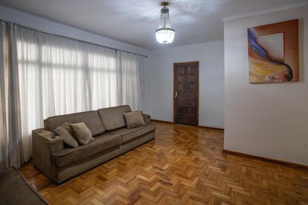 Casa à venda com 300m², 3 quartos e sem vaga Casa à venda com 300m², 3 quartos e sem vagaSala