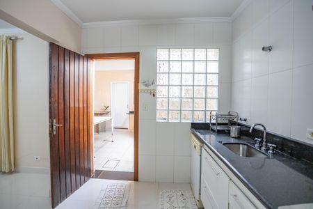 Casa à venda com 300m², 3 quartos e sem vaga Casa à venda com 300m², 3 quartos e sem vagaCozinha