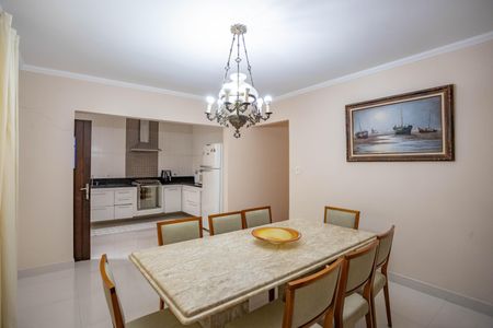 Casa à venda com 300m², 3 quartos e sem vaga Casa à venda com 300m², 3 quartos e sem vagaCopa