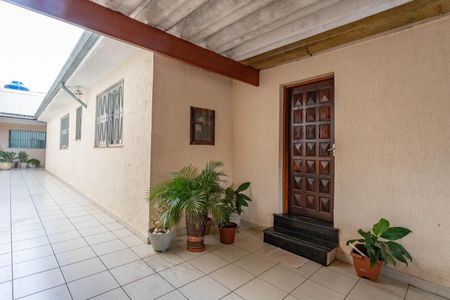 Casa à venda com 300m², 3 quartos e sem vaga Casa à venda com 300m², 3 quartos e sem vagaEntrada