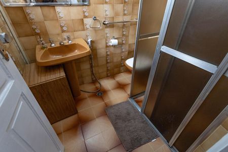 Casa à venda com 300m², 3 quartos e sem vaga Casa à venda com 300m², 3 quartos e sem vagaBanheiro da suíte