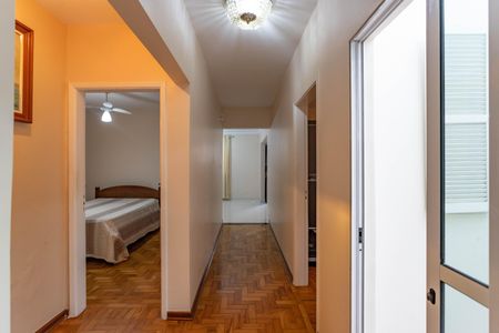 Casa à venda com 300m², 3 quartos e sem vaga Casa à venda com 300m², 3 quartos e sem vagaCorredor