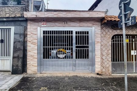 Casa à venda com 105m², 2 quartos e 1 vaga Casa à venda com 105m², 2 quartos e 1 vagaFachada