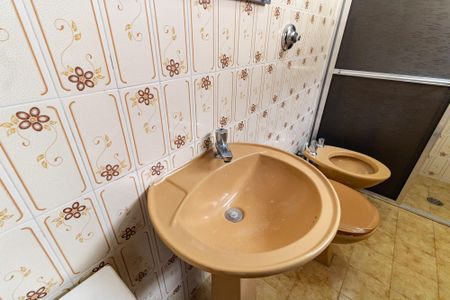 Casa à venda com 105m², 2 quartos e 1 vaga Casa à venda com 105m², 2 quartos e 1 vagaBanheiro da Suíte