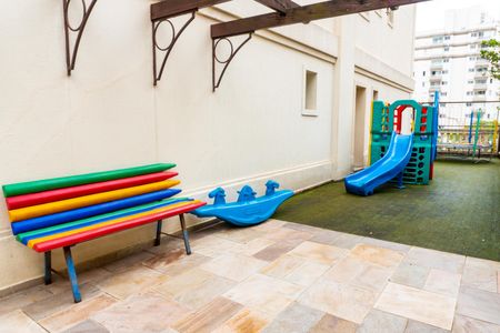 Apartamento à venda com 68m², 2 quartos e 2 vagas Apartamento à venda com 68m², 2 quartos e 2 vagasÁrea comum - Playground