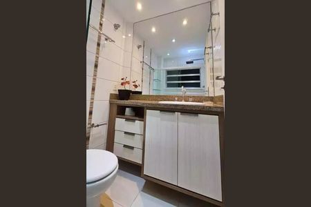 Apartamento à venda com 102m², 3 quartos e 1 vaga Apartamento à venda com 102m², 3 quartos e 1 vagaBanheiro