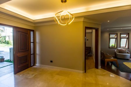 Casa à venda com 520m², 4 quartos e 6 vagas Casa à venda com 520m², 4 quartos e 6 vagasHall de entrada
