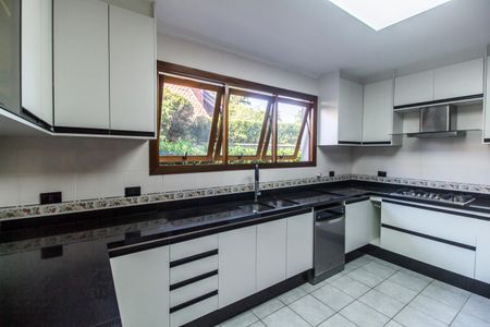 Casa à venda com 520m², 4 quartos e 6 vagas Casa à venda com 520m², 4 quartos e 6 vagasCozinha