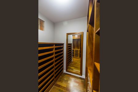 Casa à venda com 520m², 4 quartos e 6 vagas Casa à venda com 520m², 4 quartos e 6 vagasCloset da suíte 1
