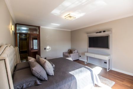 Casa à venda com 520m², 4 quartos e 6 vagas Casa à venda com 520m², 4 quartos e 6 vagasSuíte master