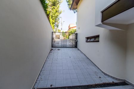 Casa à venda com 520m², 4 quartos e 6 vagas Casa à venda com 520m², 4 quartos e 6 vagasGaragem