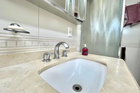 Apartamento à venda com 156m², 3 quartos e 3 vagas Apartamento à venda com 156m², 3 quartos e 3 vagasBanheiro da Suíte 1