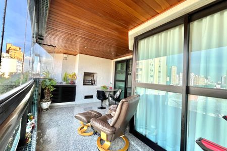 Apartamento à venda com 156m², 3 quartos e 3 vagas Apartamento à venda com 156m², 3 quartos e 3 vagasVaranda gourmet