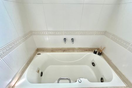 Apartamento à venda com 156m², 3 quartos e 3 vagas Apartamento à venda com 156m², 3 quartos e 3 vagasBanheiro da Suíte 1