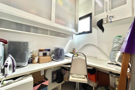 Apartamento à venda com 156m², 3 quartos e 3 vagas Apartamento à venda com 156m², 3 quartos e 3 vagasQuarto de Serviço