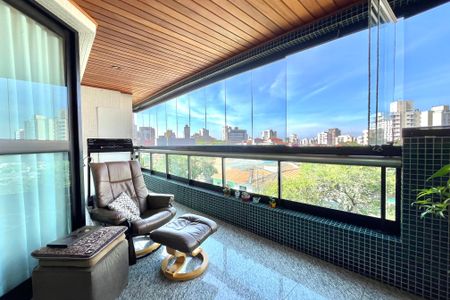 Apartamento à venda com 156m², 3 quartos e 3 vagas Apartamento à venda com 156m², 3 quartos e 3 vagasVaranda gourmet