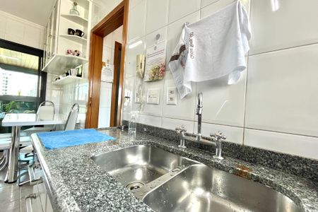 Apartamento à venda com 156m², 3 quartos e 3 vagas Apartamento à venda com 156m², 3 quartos e 3 vagasCozinha