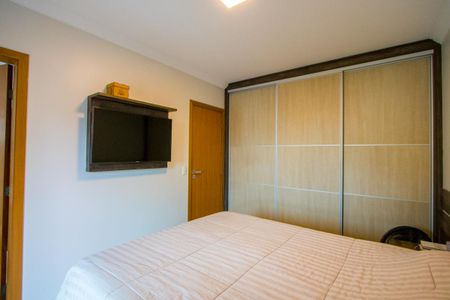 Apartamento à venda com 82m², 3 quartos e 2 vagas Apartamento à venda com 82m², 3 quartos e 2 vagasSuíte