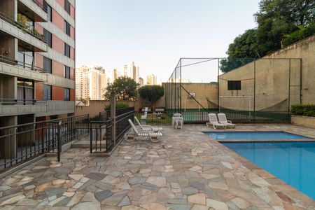 Apartamento para alugar com 166m², 3 quartos e 3 vagas Apartamento para alugar com 166m², 3 quartos e 3 vagasÁrea comum - Piscina