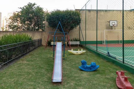 Apartamento para alugar com 166m², 3 quartos e 3 vagas Apartamento para alugar com 166m², 3 quartos e 3 vagasÁrea comum - Playground