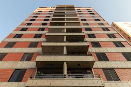 Apartamento para alugar com 166m², 3 quartos e 3 vagas Apartamento para alugar com 166m², 3 quartos e 3 vagasFachada