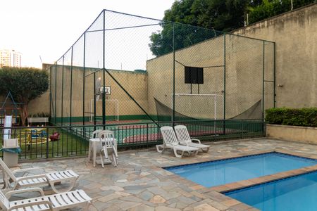 Apartamento para alugar com 166m², 3 quartos e 3 vagas Apartamento para alugar com 166m², 3 quartos e 3 vagasÁrea comum - Piscina