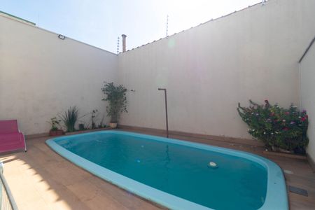 Casa à venda com 200m², 3 quartos e 3 vagasÁrea comum - Piscina
