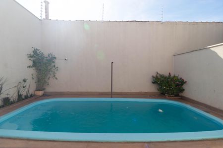 Casa à venda com 200m², 3 quartos e 3 vagasÁrea comum - Piscina