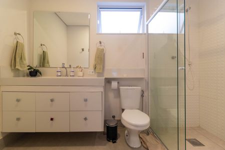 Casa à venda com 200m², 3 quartos e 3 vagasBanheiro da Suíte 02