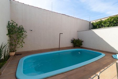 Casa à venda com 200m², 3 quartos e 3 vagasÁrea comum - Piscina