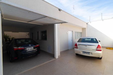 Casa à venda com 200m², 3 quartos e 3 vagasÁrea comum - Garagem