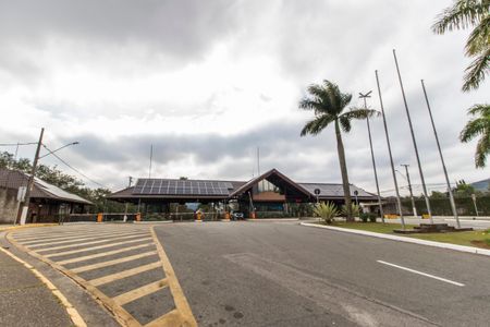 Casa de condomínio à venda com 320m², 4 quartos e 4 vagasFachada 