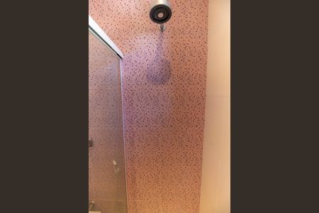 Casa de condomínio à venda com 300m², 5 quartos e 2 vagas Casa de condomínio à venda com 300m², 5 quartos e 2 vagasBanheiro da Suíte 2