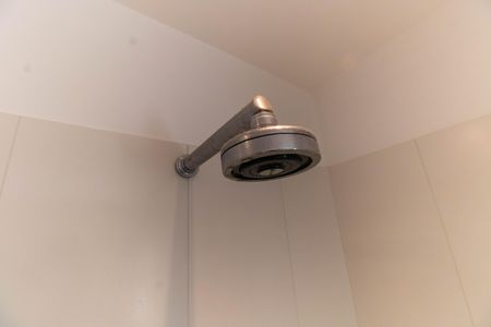 Casa de condomínio à venda com 300m², 5 quartos e 2 vagas Casa de condomínio à venda com 300m², 5 quartos e 2 vagasChuveiro