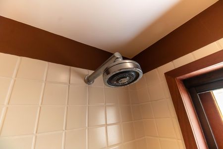 Casa de condomínio à venda com 300m², 5 quartos e 2 vagas Casa de condomínio à venda com 300m², 5 quartos e 2 vagasChuveiro