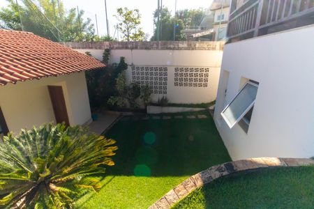 Casa de condomínio à venda com 300m², 5 quartos e 2 vagas Casa de condomínio à venda com 300m², 5 quartos e 2 vagasÁrea externa