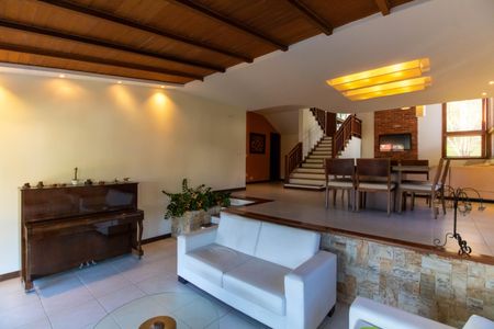 Casa de condomínio à venda com 300m², 5 quartos e 2 vagas Casa de condomínio à venda com 300m², 5 quartos e 2 vagasSala