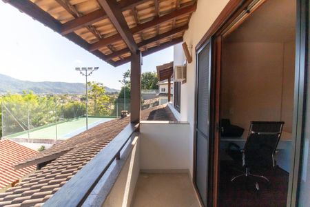 Casa de condomínio à venda com 300m², 5 quartos e 2 vagas Casa de condomínio à venda com 300m², 5 quartos e 2 vagasVaranda da Suíte 2