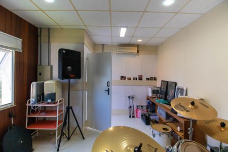 Casa de condomínio à venda com 300m², 5 quartos e 2 vagas Casa de condomínio à venda com 300m², 5 quartos e 2 vagasStudio