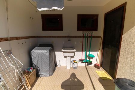 Casa de condomínio à venda com 300m², 5 quartos e 2 vagas Casa de condomínio à venda com 300m², 5 quartos e 2 vagasÁrea de Serviço