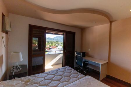 Casa de condomínio à venda com 300m², 5 quartos e 2 vagas Casa de condomínio à venda com 300m², 5 quartos e 2 vagasSuíte 2