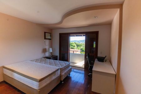 Casa de condomínio à venda com 300m², 5 quartos e 2 vagas Casa de condomínio à venda com 300m², 5 quartos e 2 vagasSuíte 2