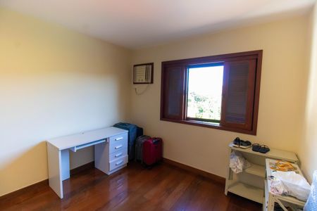 Casa de condomínio à venda com 300m², 5 quartos e 2 vagas Casa de condomínio à venda com 300m², 5 quartos e 2 vagasQuarto