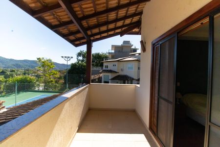 Casa de condomínio à venda com 300m², 5 quartos e 2 vagas Casa de condomínio à venda com 300m², 5 quartos e 2 vagasVaranda da Suíte 3