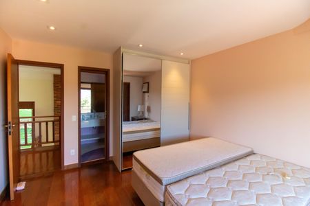 Casa de condomínio à venda com 300m², 5 quartos e 2 vagas Casa de condomínio à venda com 300m², 5 quartos e 2 vagasSuíte 2