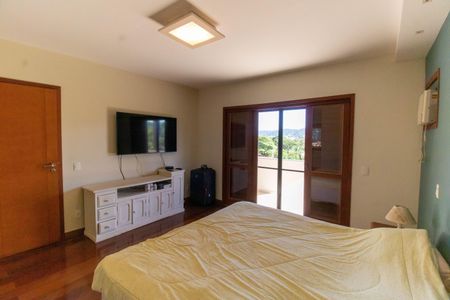 Casa de condomínio à venda com 300m², 5 quartos e 2 vagas Casa de condomínio à venda com 300m², 5 quartos e 2 vagasSuíte 3