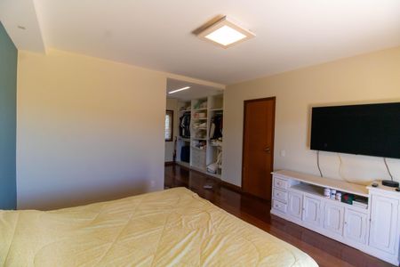 Casa de condomínio à venda com 300m², 5 quartos e 2 vagas Casa de condomínio à venda com 300m², 5 quartos e 2 vagasSuíte 3